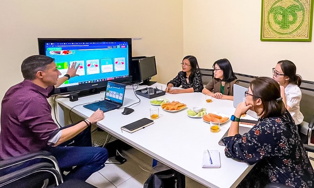 Chuyên gia Learning A-Z tới thăm và làm việc tại văn phòng CTH Edu